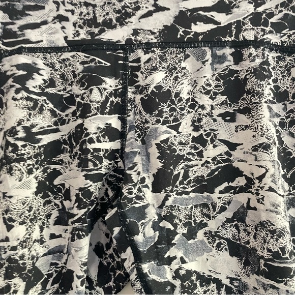 Lululemon Black Interlaced Starlight Train Times Leggings Size 10 26611 - Picture 4 of 15